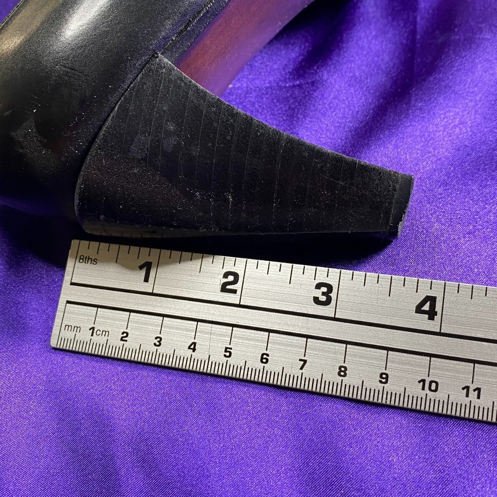 Stuart Weitzman Calf Pumps With Elastic Part - image 8